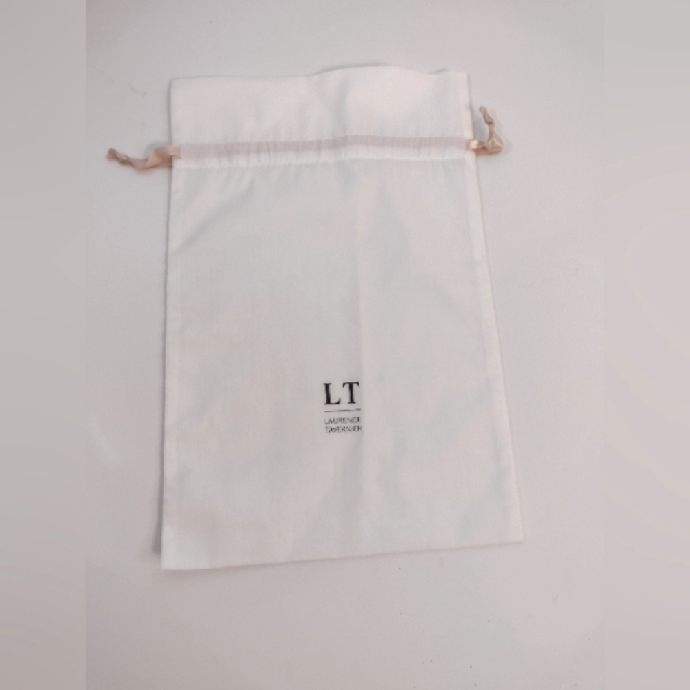 Laurence Tavernier white dust bags